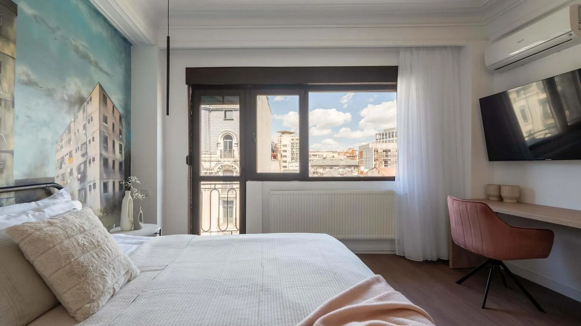 Apartment Spacious 3Br By Cismigiu Gardens & Calea Victoriei Bucharest Romania