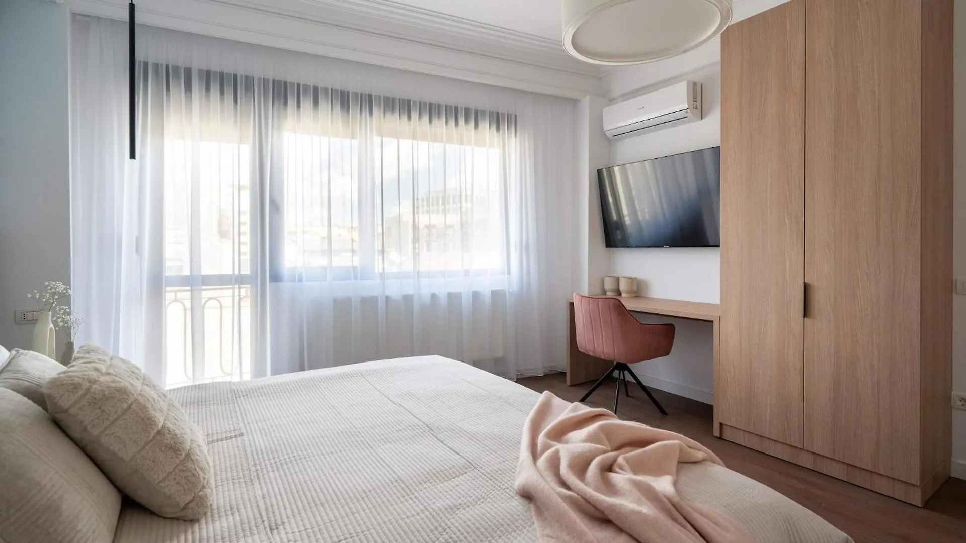 Spacious 3Br By Cismigiu Gardens & Calea Victoriei Bucharest