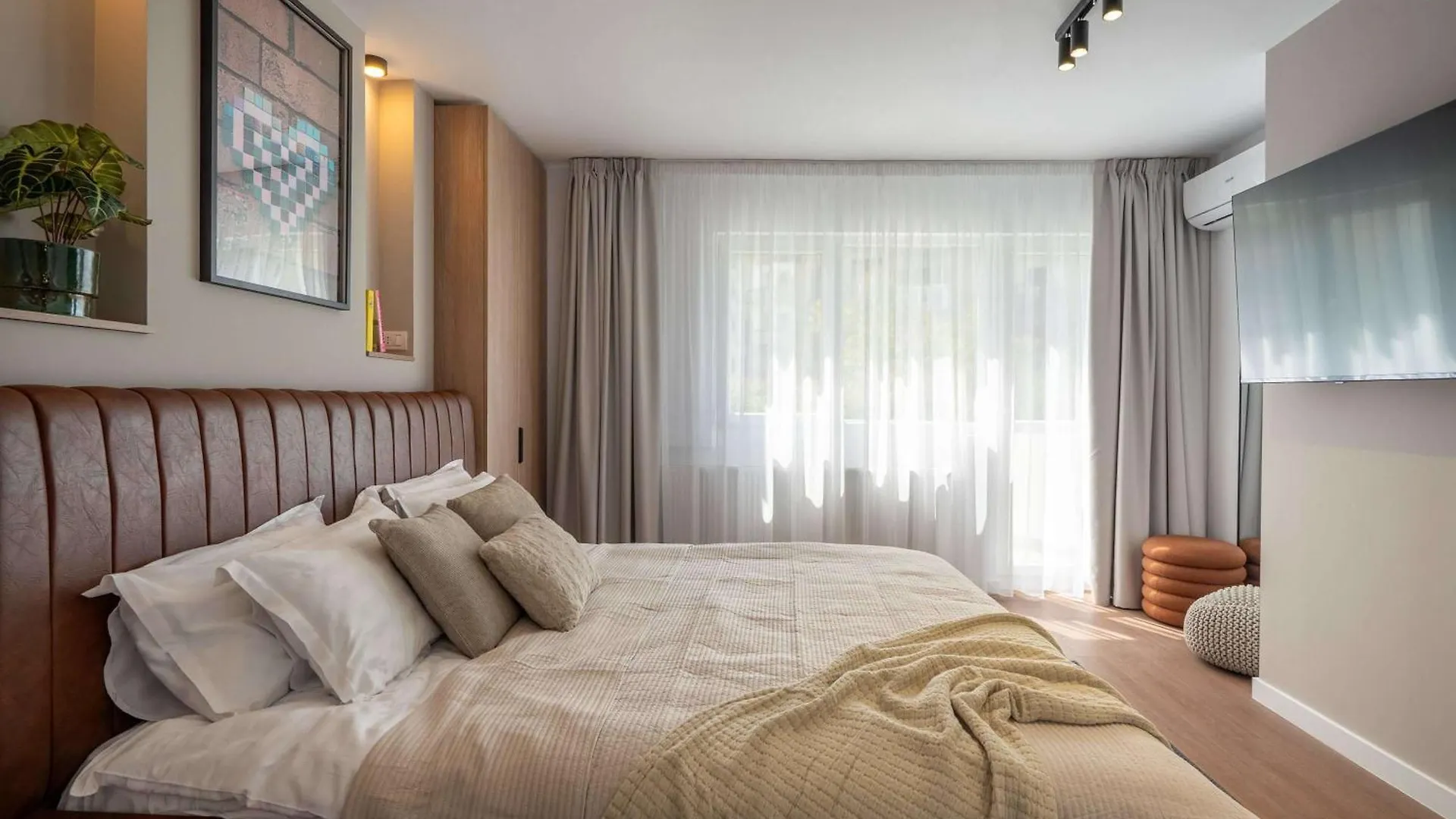 Spacious 3Br By Cismigiu Gardens & Calea Victoriei Bucharest