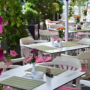 Ξενοδοχείο Les Jardins Carol, Βουκουρέστι