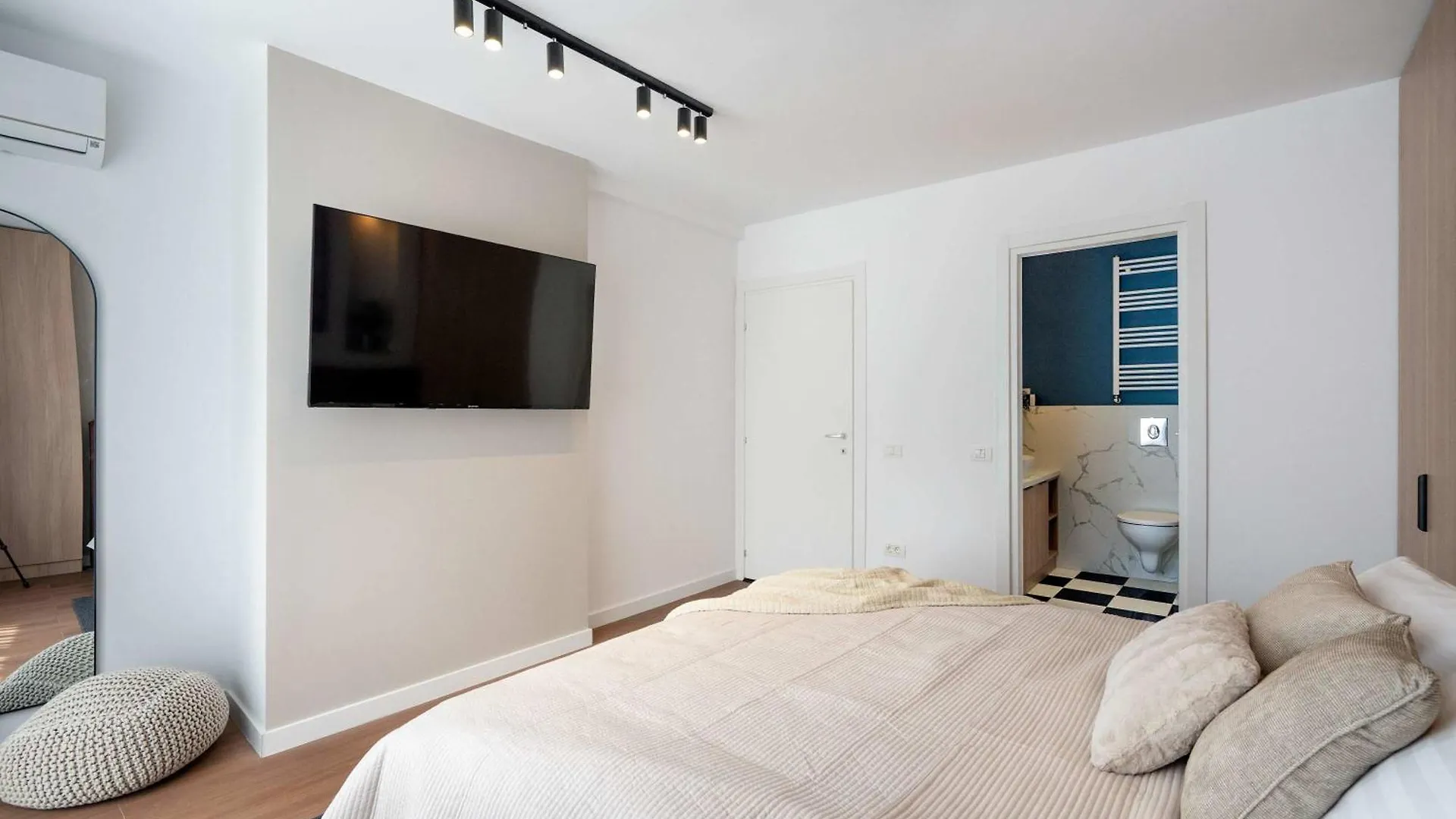 Spacious 3Br By Cismigiu Gardens & Calea Victoriei Bucharest Romania