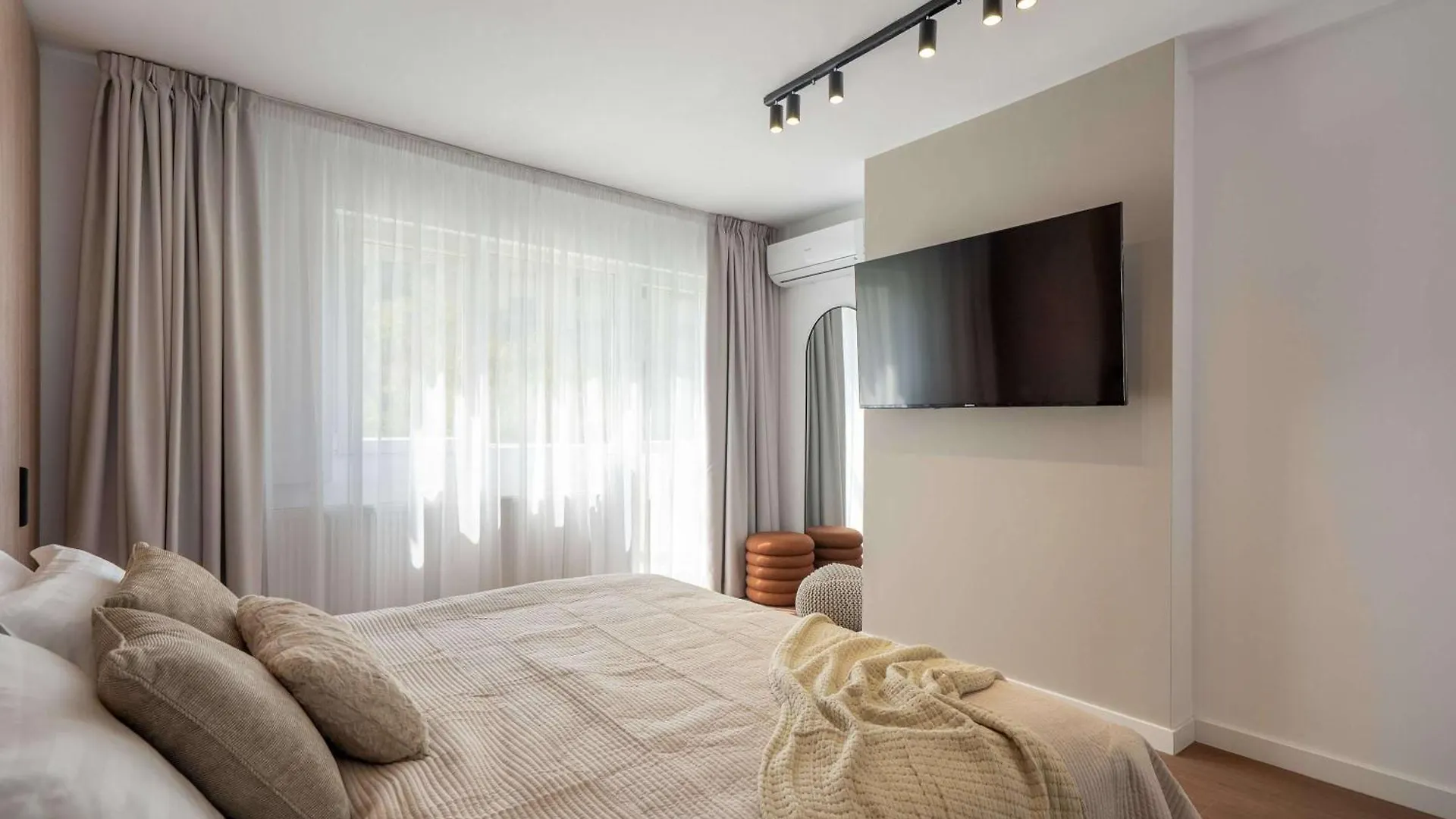 Spacious 3Br By Cismigiu Gardens & Calea Victoriei Bucharest Apartment