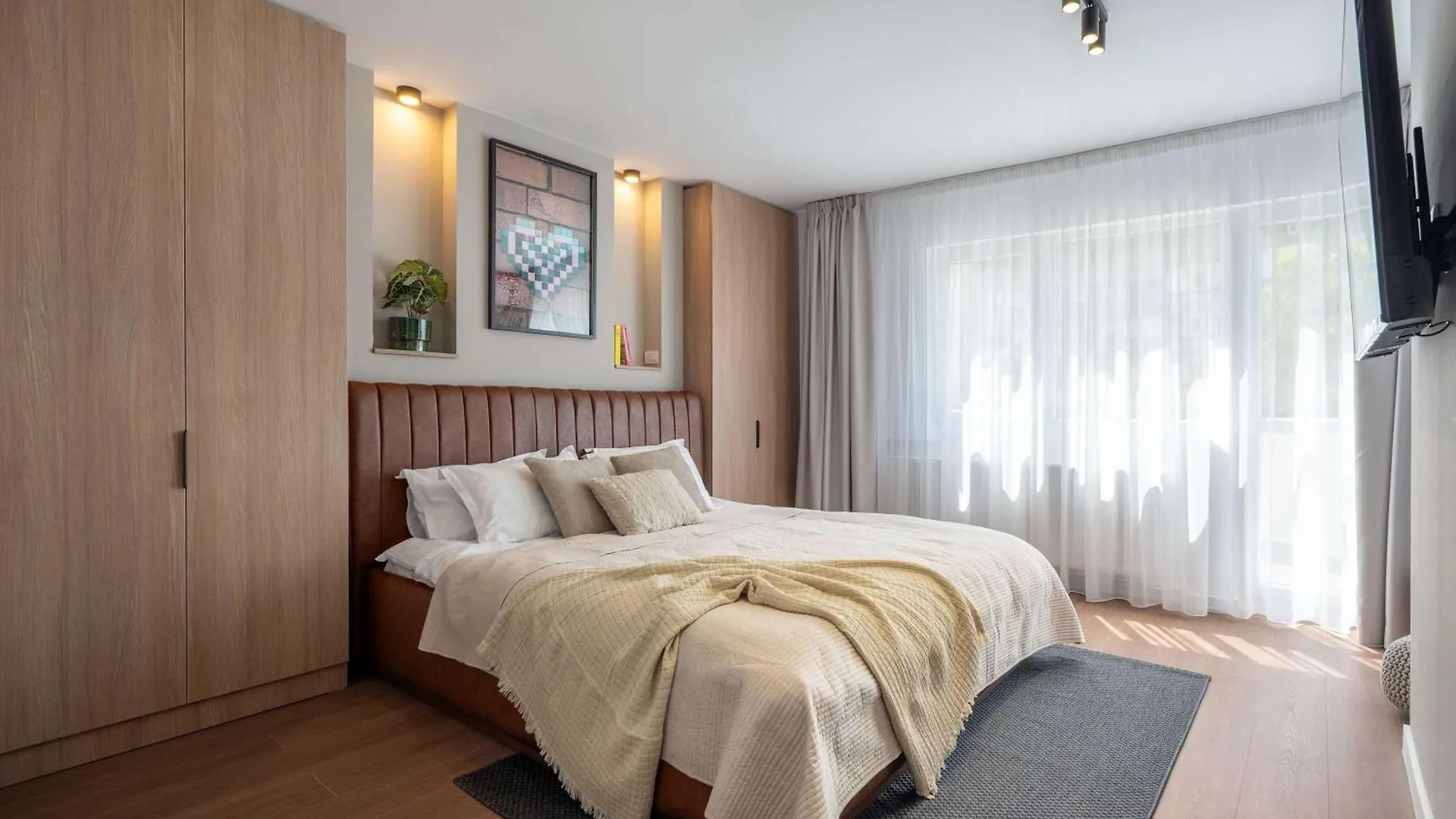 Apartment Spacious 3Br By Cismigiu Gardens & Calea Victoriei Bucharest